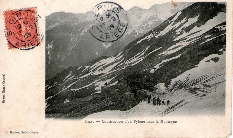 <p>Constrution d'un Pylone dans la montagne</p>