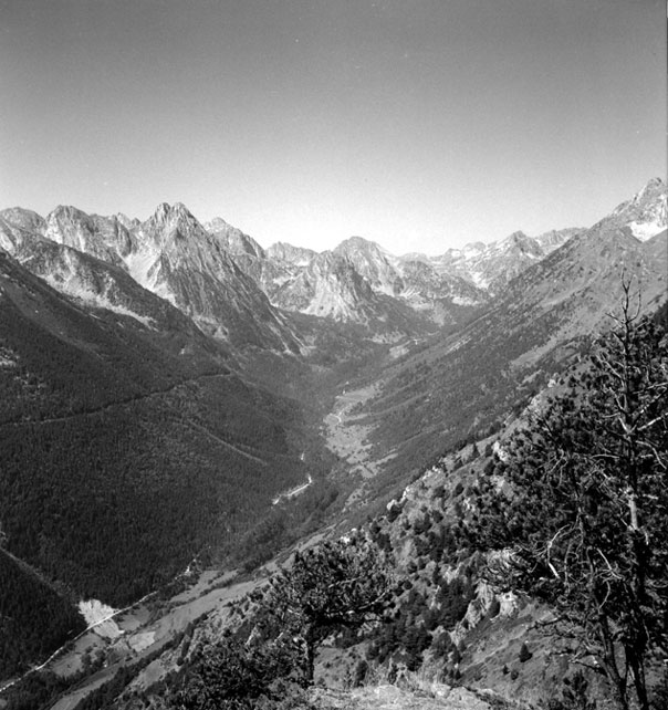 Vista general de la vall de l'Escrita amb els Encantats.