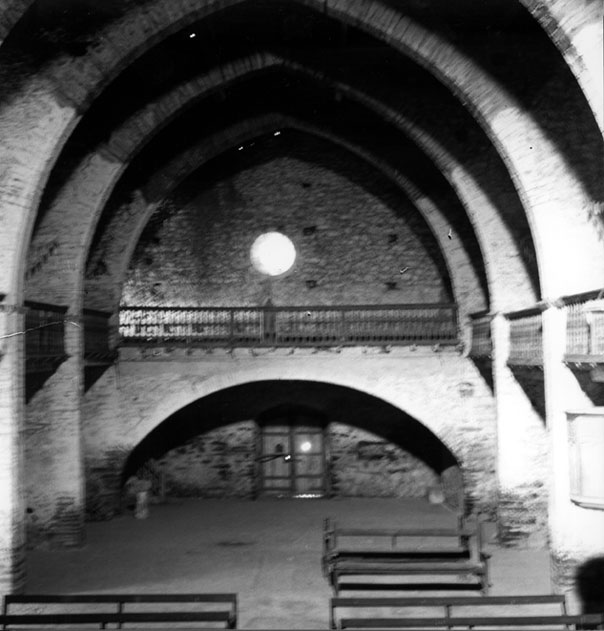 Interior de l'ermita de Santa Maria d'Àneu.