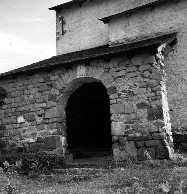 Entrada a l'església parroquial de Sant Andreu.