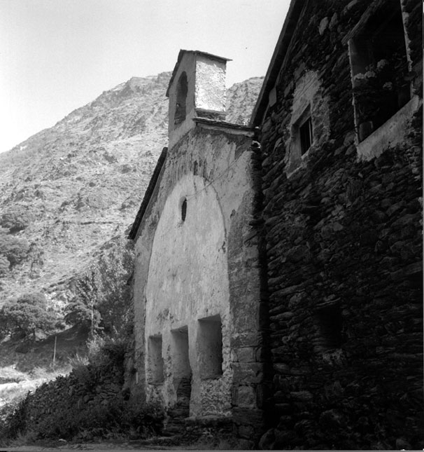 Ermita de la mare de Déu del Roser. Avui completament restaurada.