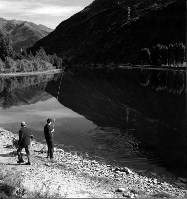 Pescadors al pantà de la Torrassa.