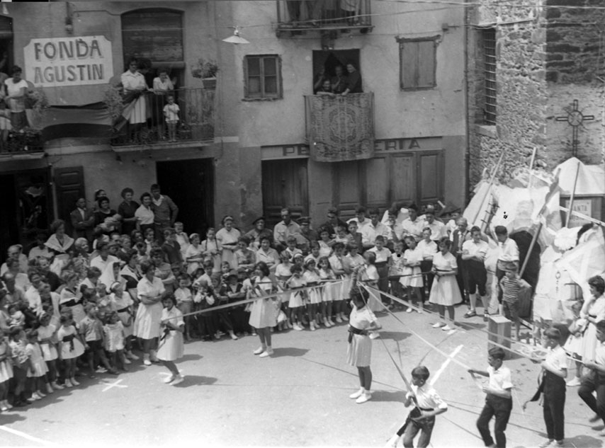 Activitats a la Placeta d'Agustí organitzades per la secció femenina.