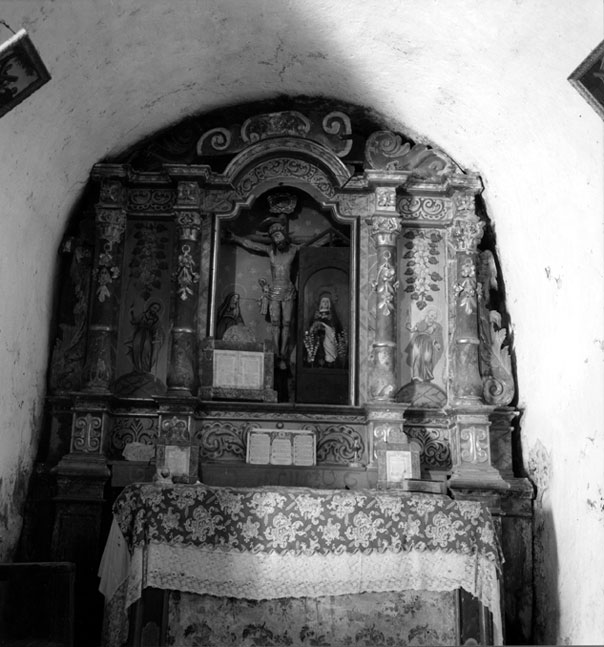 Capella lateral a l'interior de l'església de Sant Bartomeu.