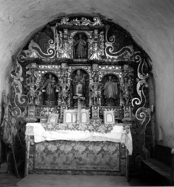 Retaule barroc en un dels altars laterals de l'església parroquial de Sant Bartomeu.