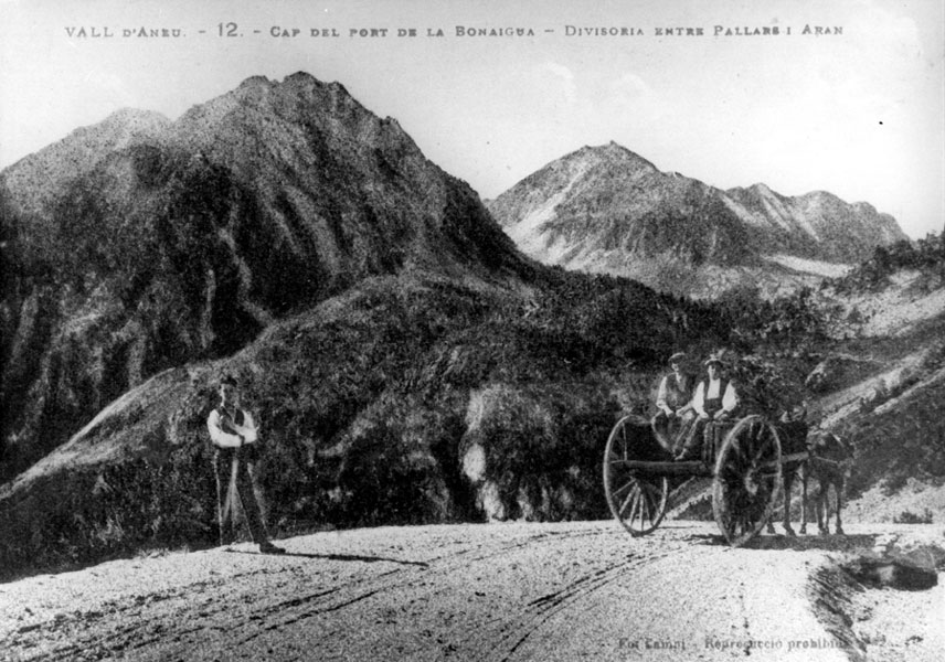 Cap del Port de la Bonaigua. Personatge dret, Marià Campi. Postal.