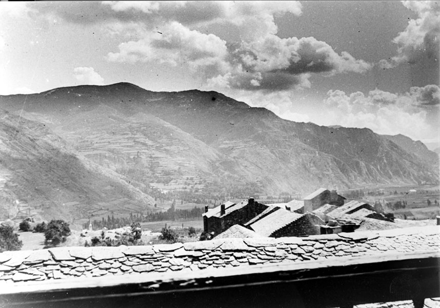 Esterri i el Montcaubo al fons des de València.