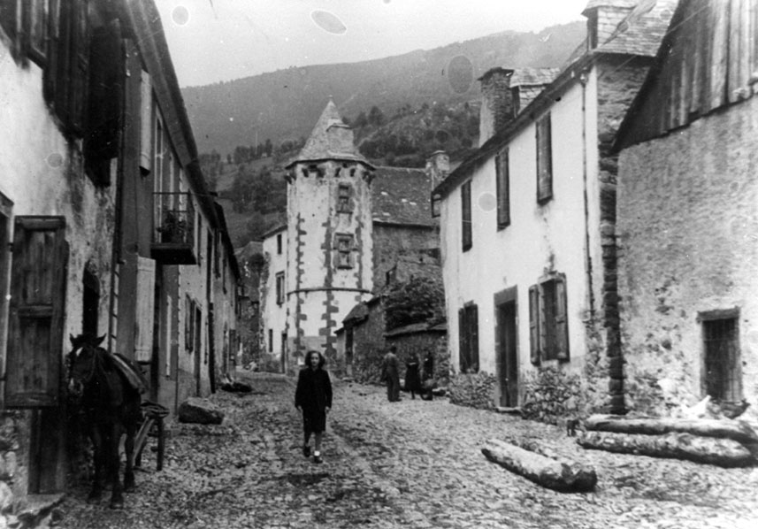 <p>Rita Birbe al carrer Major de Vielha, al fons Musèu dera Val d'Aran. Casa Santesmases o també Tor Del General Martignon.</p>