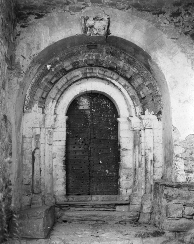 Porta de l'església de Sant Llorenç.