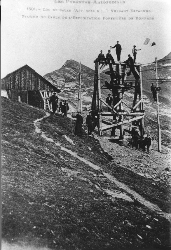 Coll de Salau (Alt. 2052 m.). Estació del cable de l'explotació forestal de Bonabé.