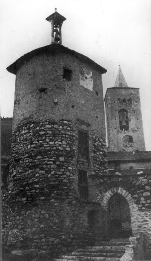 Església dels Sants Just i Pastor amb el comunidor en primer terme. Setembre de 1921.