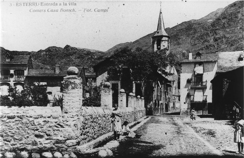 Entrada a Esterri i carrer Major.