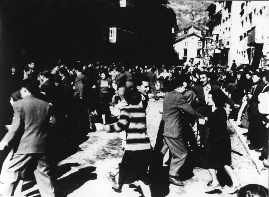 Ball de l'Esquerrana al carrer Major.