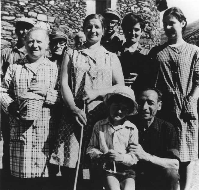 Pepeta de Casa Andruat, Pepeta de Casa el Batlle, Xavi Cortina, Salvador, Enric, Jaume de Casa Miqueu i Antonieta, a Sant Beado.