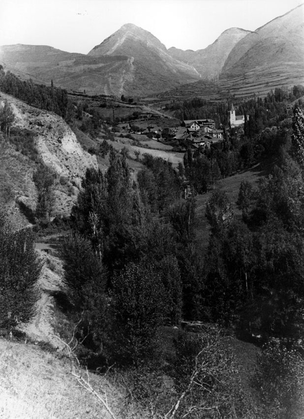 Vista general del poble d'Unarre.