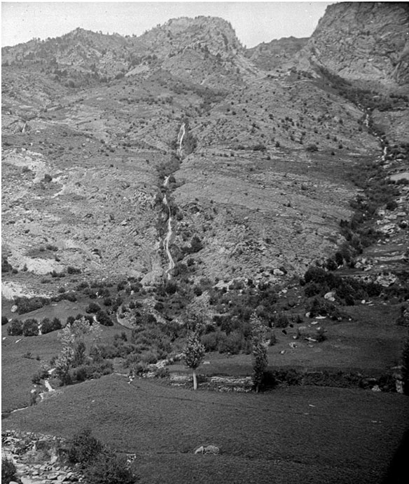 Ribera d'Espot. barranc dels vedats. Ara a baix hi ha el càmping  Vora Parc