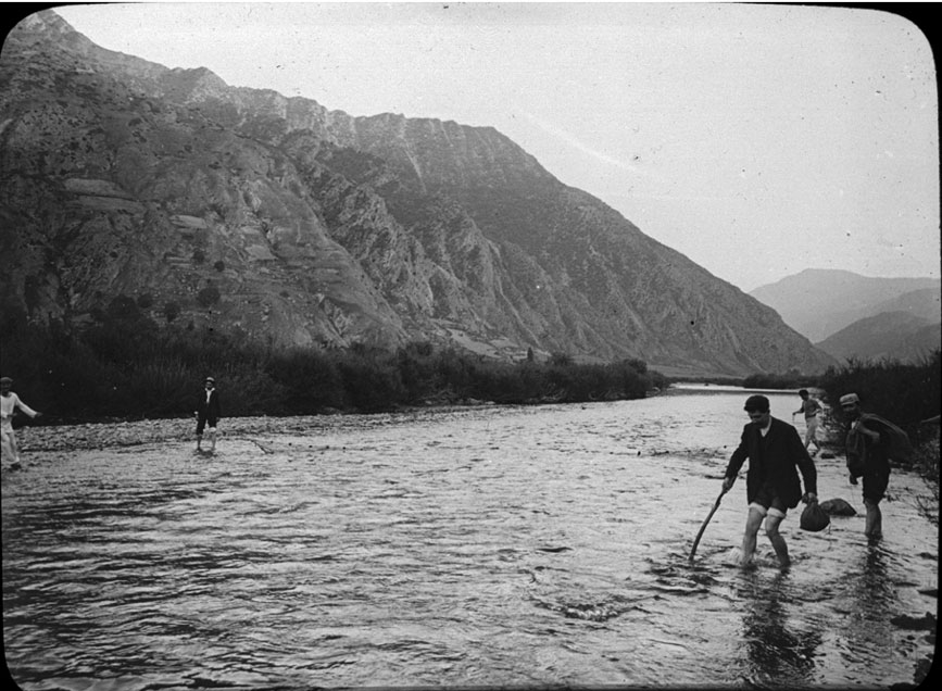 Pescant amb filat a la Noguera Pallaresa.