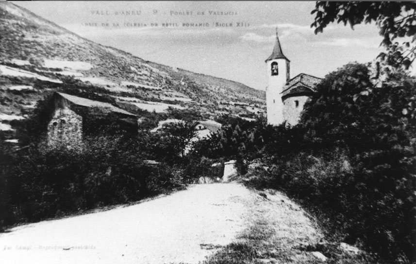 Entrada al poble de València i església.