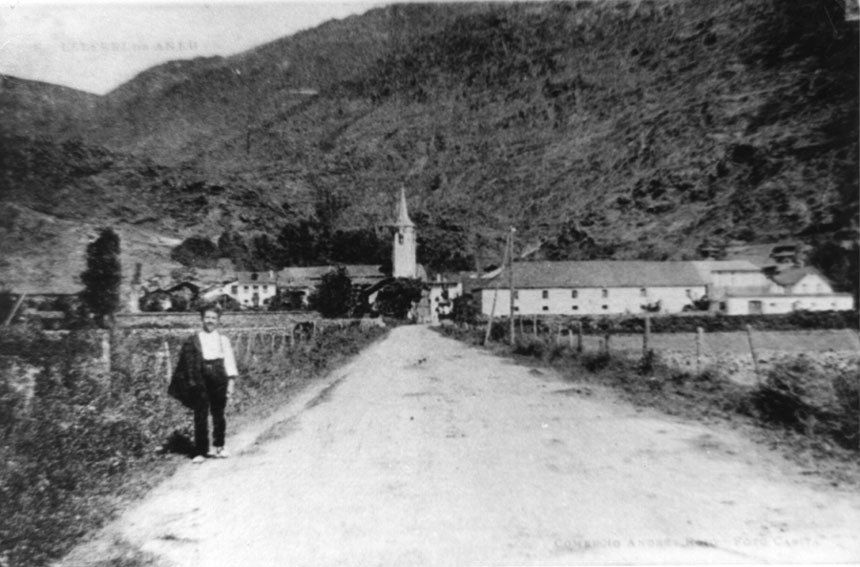 Entrada al poble d'Esterri.