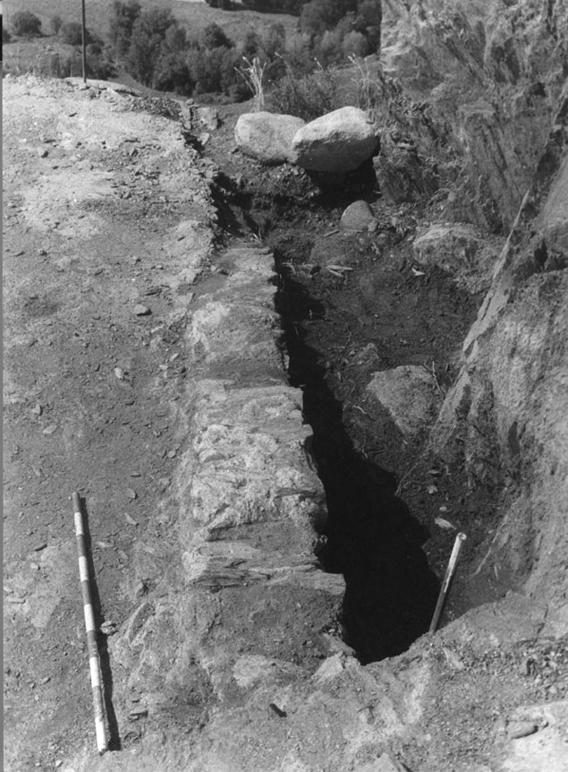 Excavacions al Castell de València. Detall de les restes.