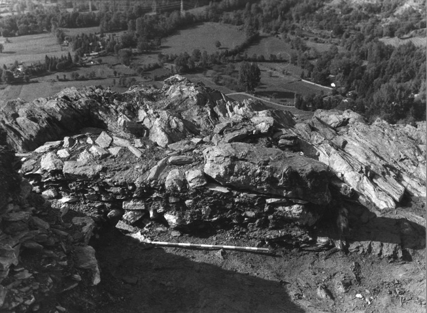 Excavacions al Castell de València. Detall de les restes.