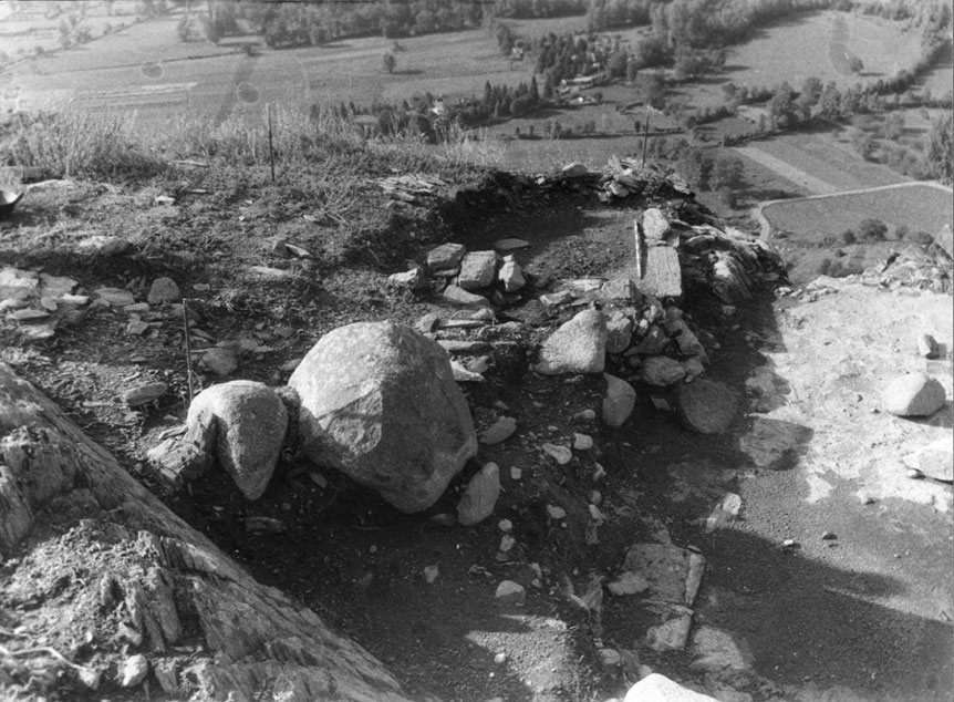 Excavacions al Castell de València. Detall de les restes.