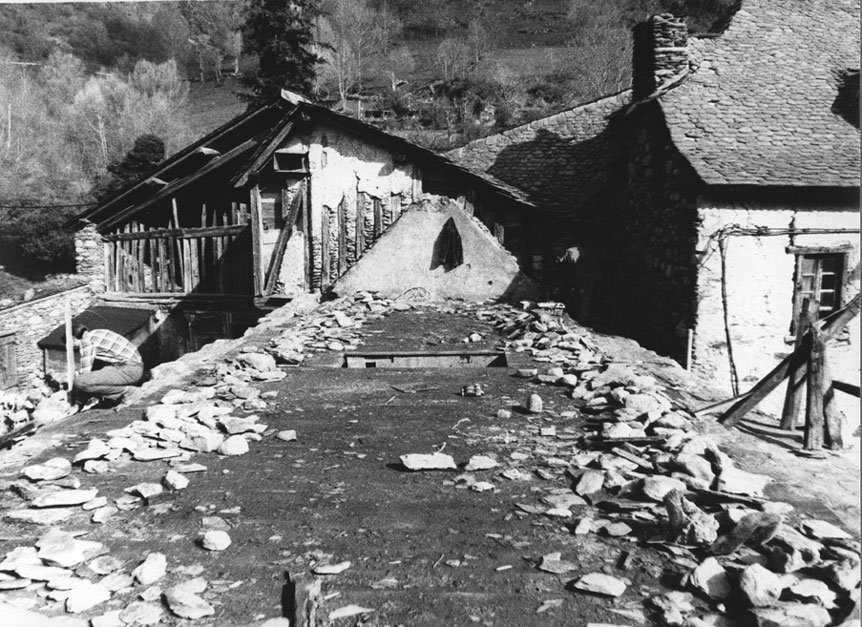 <p>Obres de restauració de l'antiga escola d'Alós</p>