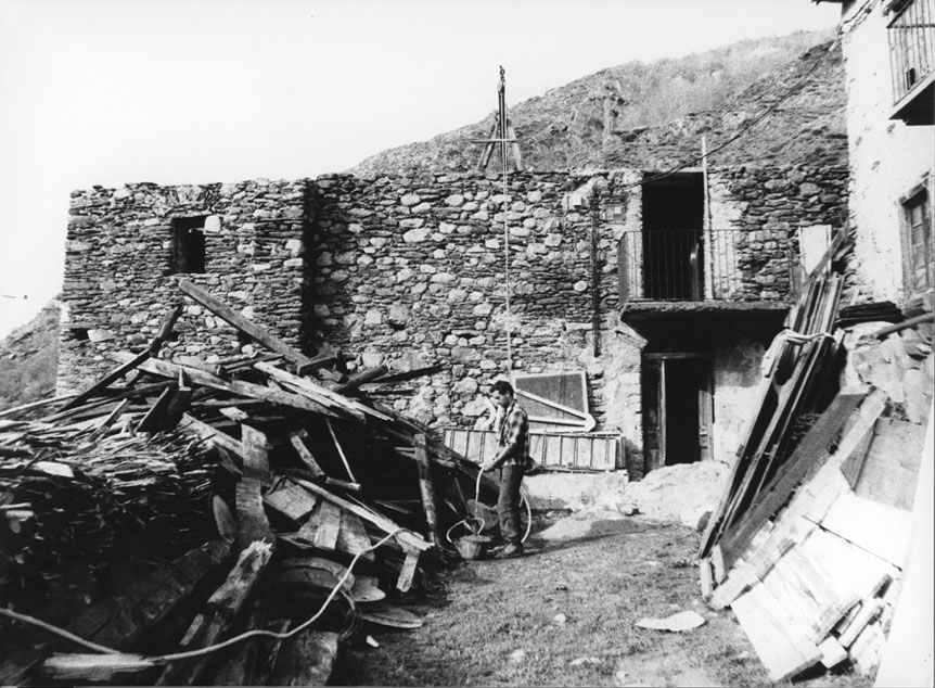 <p>Obres de restauració de l'antiga escola d'Alós</p>