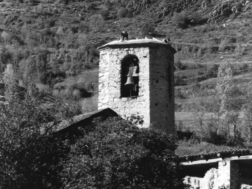 Església parroquial de Sant Martí de Borén. Reconstrucció del llosat del campanar destruït a causa d'un llamp l'any anterior. David Marzo i Xavier Serra.