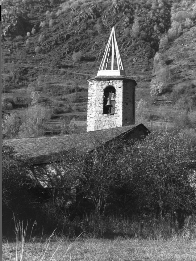 Església parroquial de Sant Martí de Borén. Reconstrucció del llosat del campanar destruït a causa d'un llamp l'any anterior.