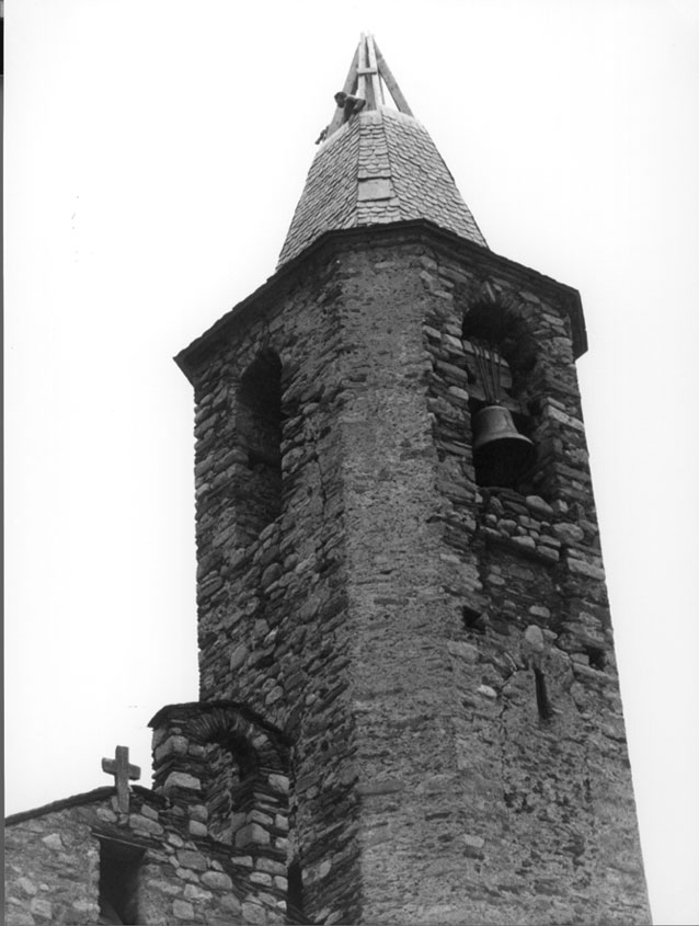 Església parroquial de Sant Martí de Borén. Reconstrucció del llosat del campanar destruït a causa d'un llamp l'any anterior. Victor Rey.