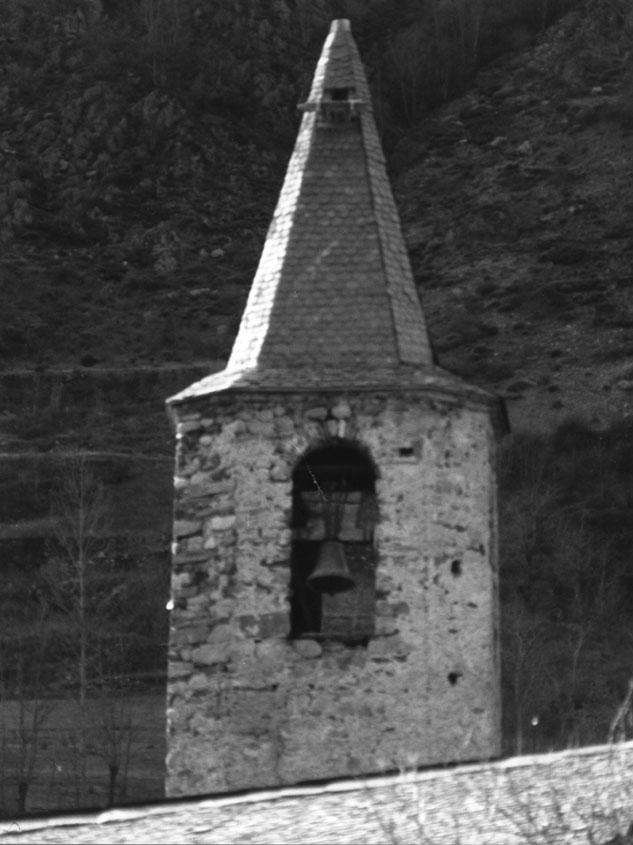 Església parroquial de Sant Martí de Borén. Reconstrucció del llosat del campanar destruït a causa d'un llamp l'any anterior.