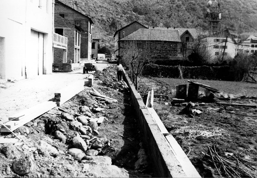 Obres de pavimentació del carrer Sebastià Ramonich.