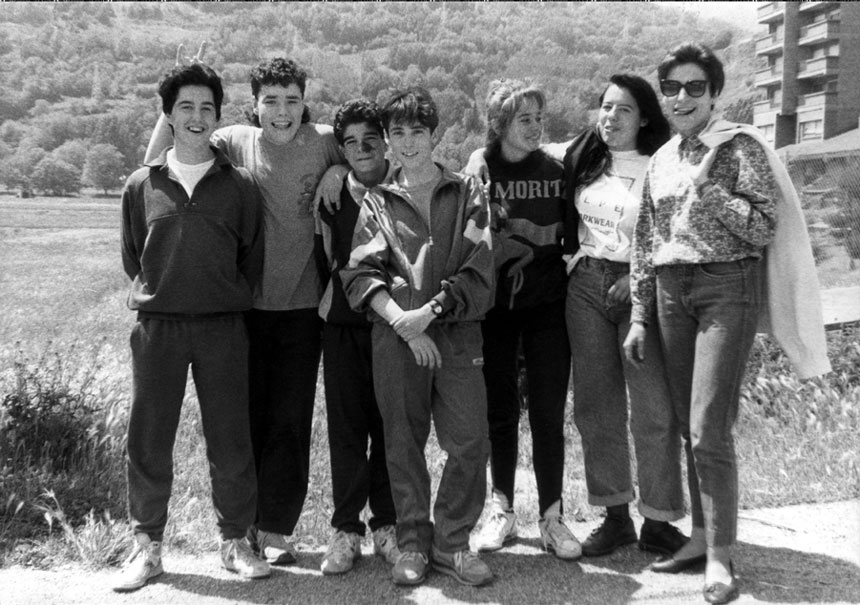 Alumnes i tutora de segon de BUP, curs 1989-1990. D'esq. a dreta: Jordi Mestre, ?, Guillem Sopena, ?, Angels de Ponet, Eva Babot i ?