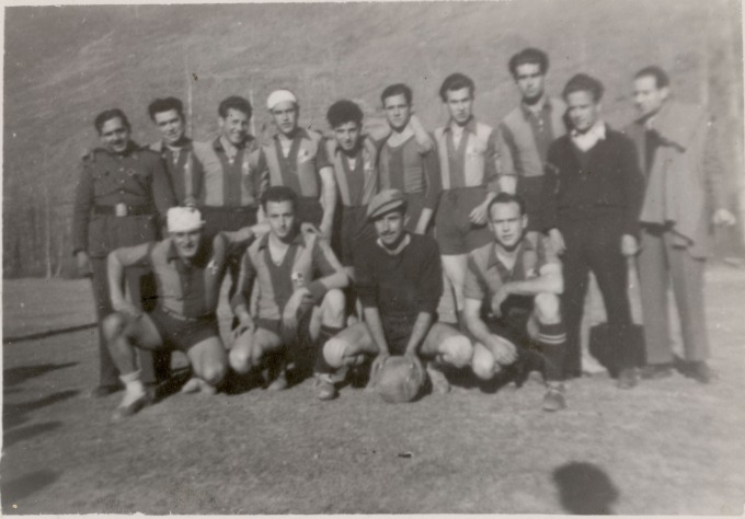 FC Esterri, A baix d' esq a dreta Jaume Rossell (El xato), Cisco de Sansi, Salvador Armengol de Moreix, a dalt d'esq a dreta, ?,?,?,?,?,? Civat i Gallimó,?,?.