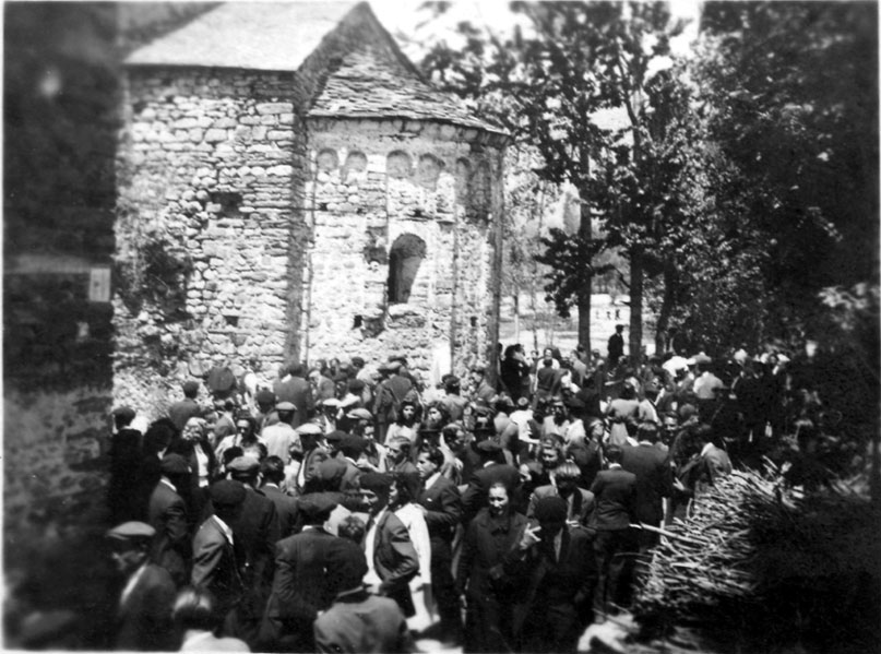 Arribada del Bisbe Matias Solà a Santa Maria d'Àneu.