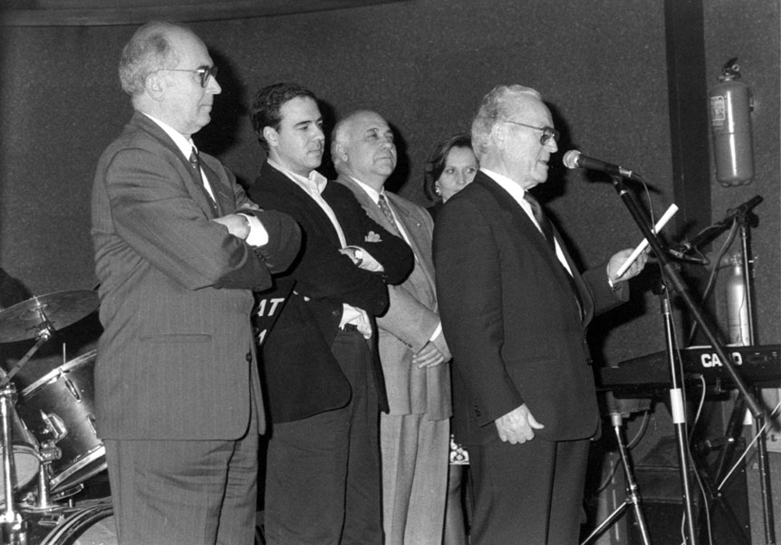 Homenatge al Consell Cultural en el sopar dels amics del Pallars a Barcelona. Personatges: Lluís Feu, Ferran Rella i Eugeni Nadal.