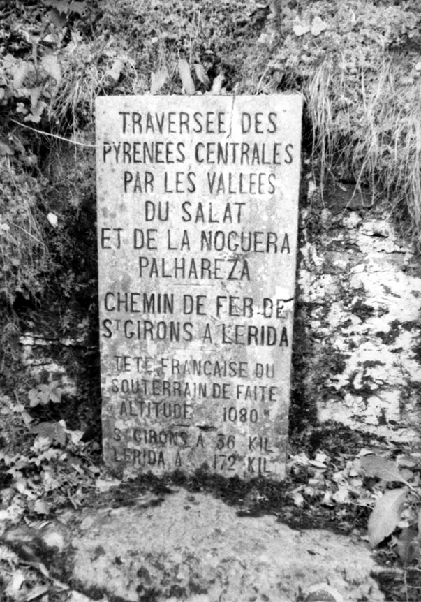 Placa traduida: Travessa dels Pirineus centrals per les valls del 