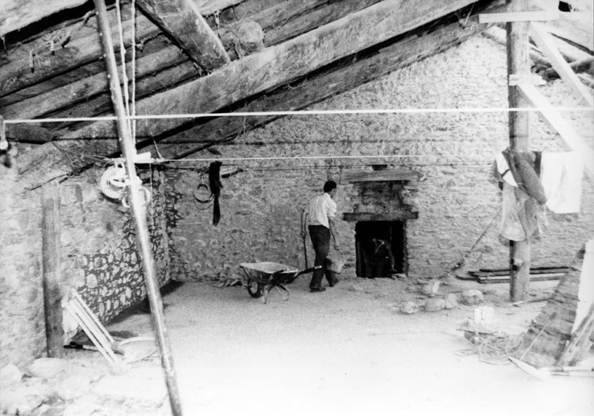 Obres de restauració de Casa Gassia. Interior del paller.