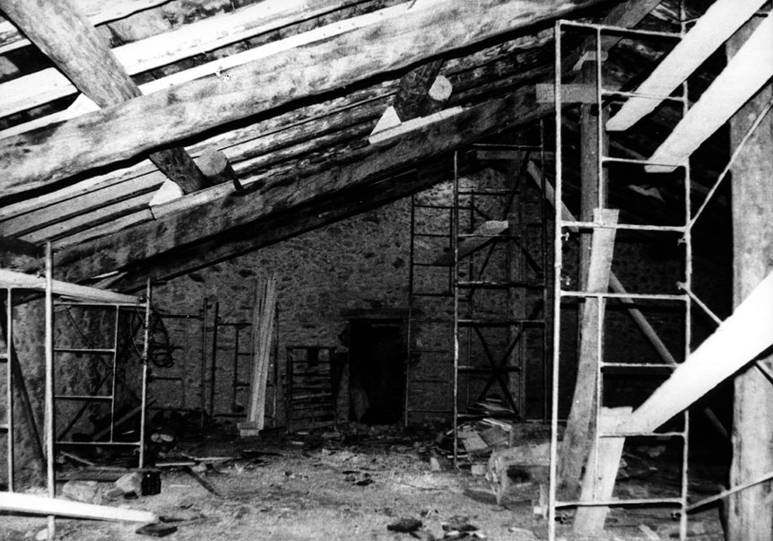 Obres de restauració de Casa Gassia. Interior del paller.