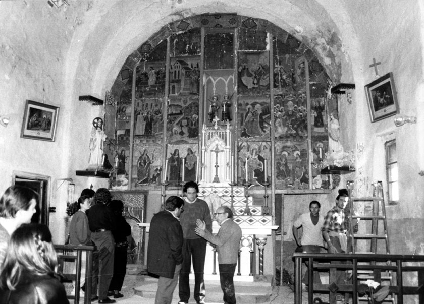 Retirada del retaule de Son per a la seva restauració.