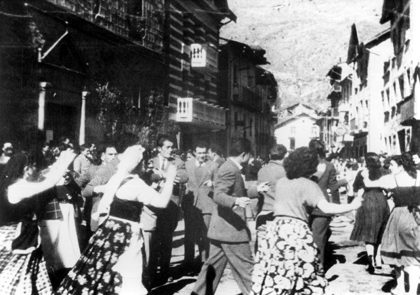 Ball de l'Esquerrana. Festa major d'Esterri.