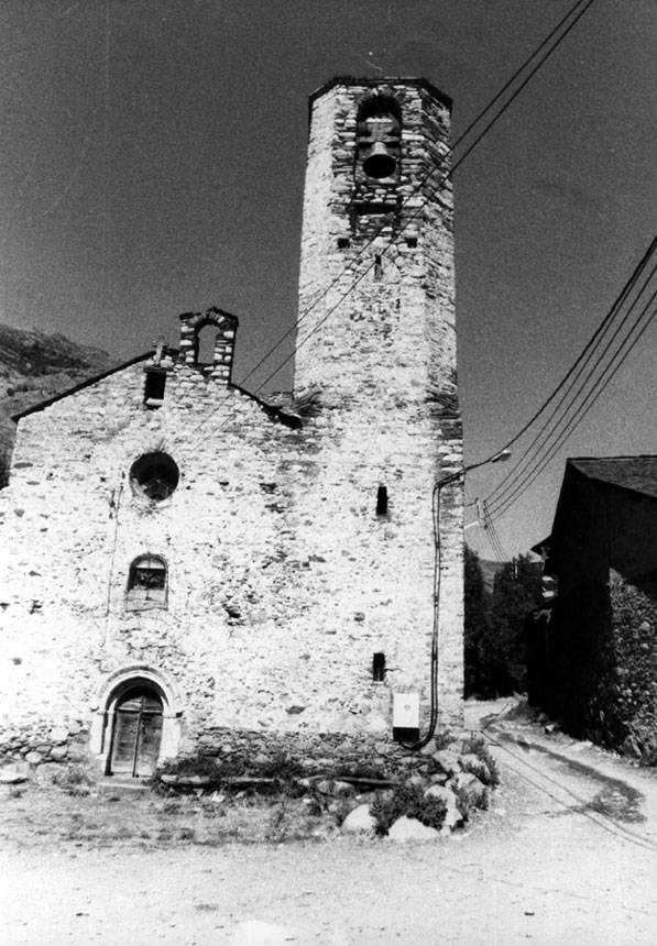 Façana principal i torre del campanar de l'església de Sant Martí.