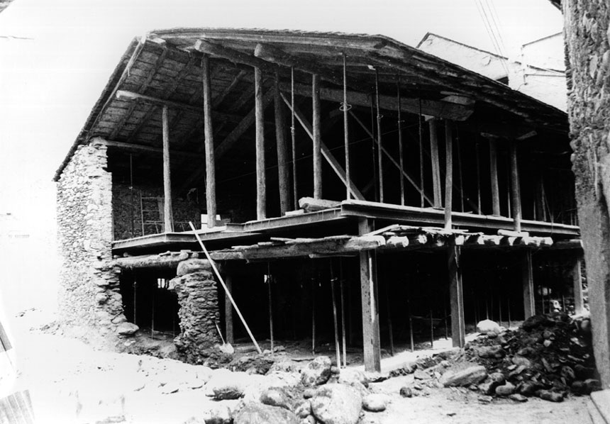 Obres de restauració de Casa Gassia (maig, 1990).