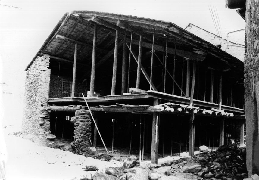 Obres de restauració de Casa Gassia (maig, 1990).