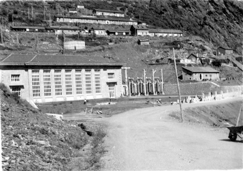 Obres de construcció de la central hidroelèctrica.