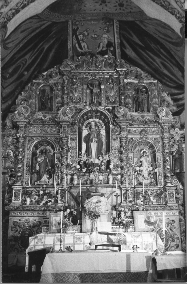 Altar major i retaule de l'església parroquial de Sant Pere. 