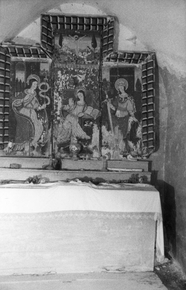 Altar major i retaule de l'ermita de Santa Caterina. 