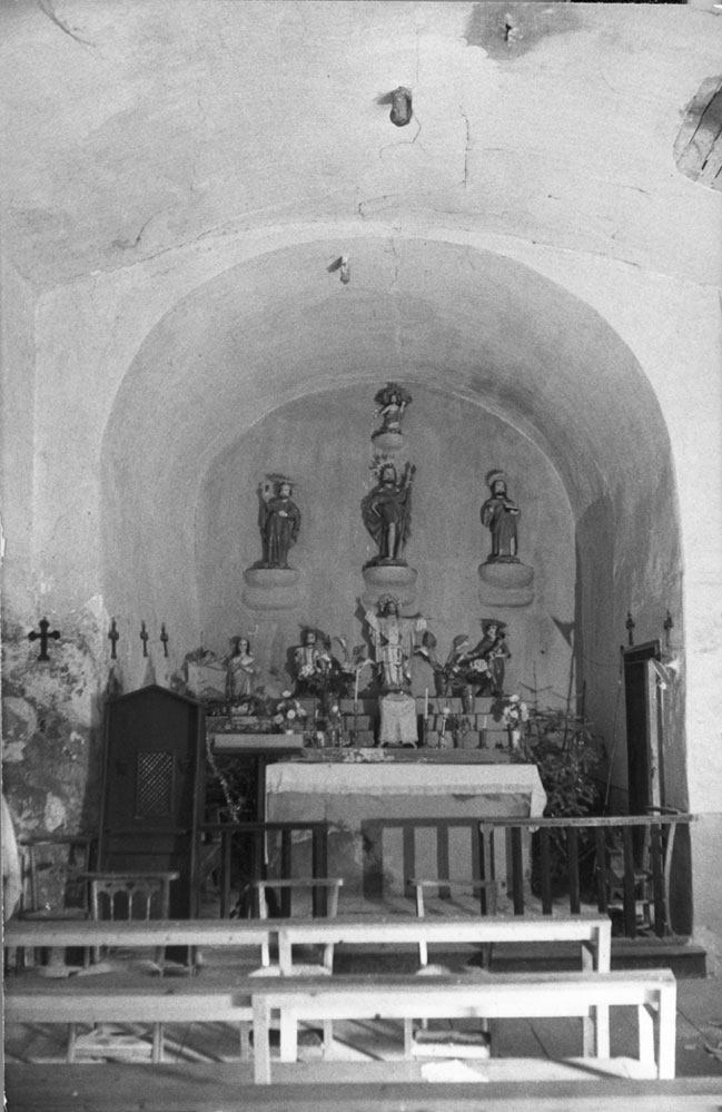 Nau central i altar major de l'església parroquial de Sant Jaume. 