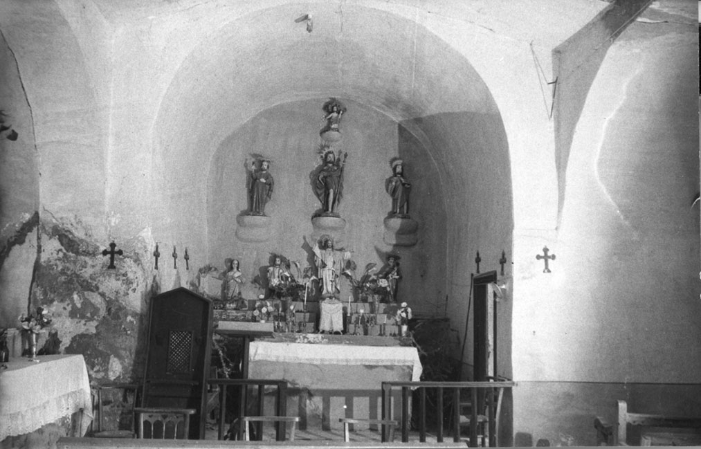 Nau central i altar major de l'església parroquial de Sant Jaume. 